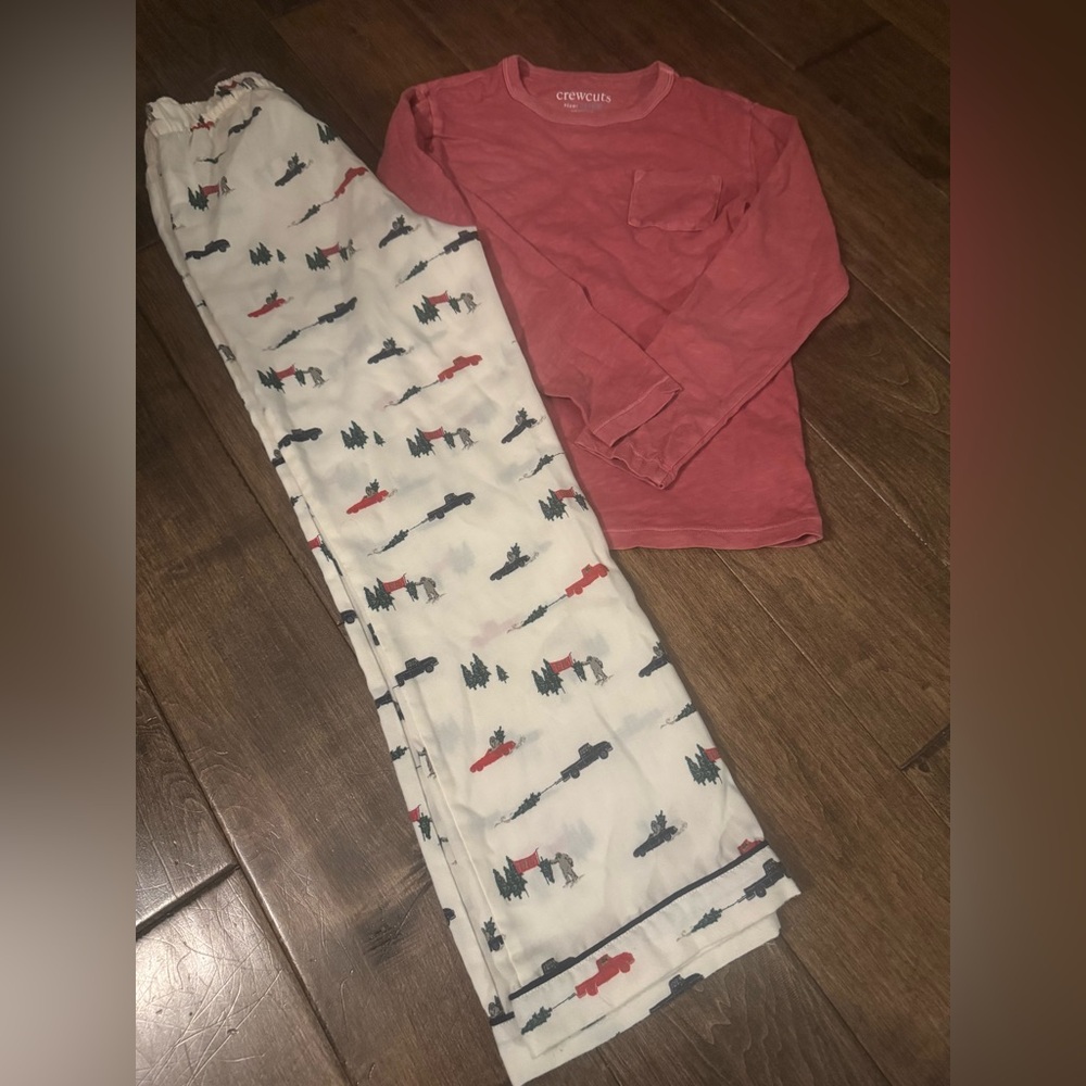 Crewcuts Boys 8/9 Christmas PJ set– Retro Print medium worn once EUC